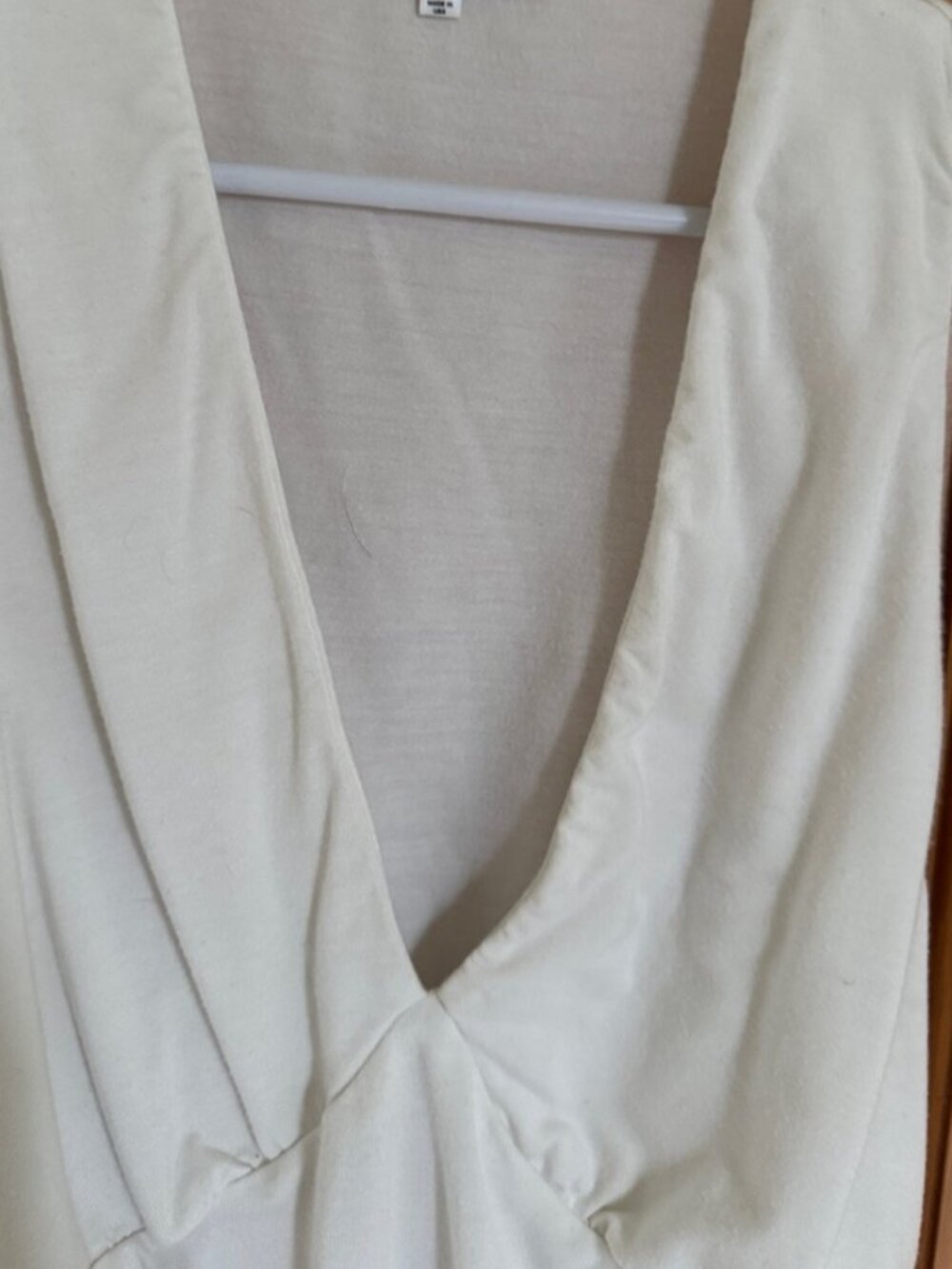 Cream Deep V Sleeveless Camisole - Picture 2 of 3